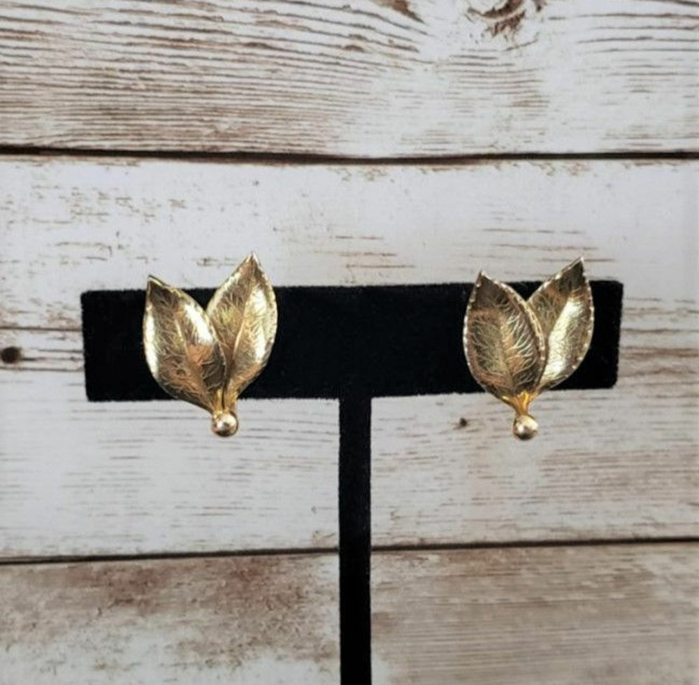 Vintage Screw On Earrings - Gold Tone Leaf Duo